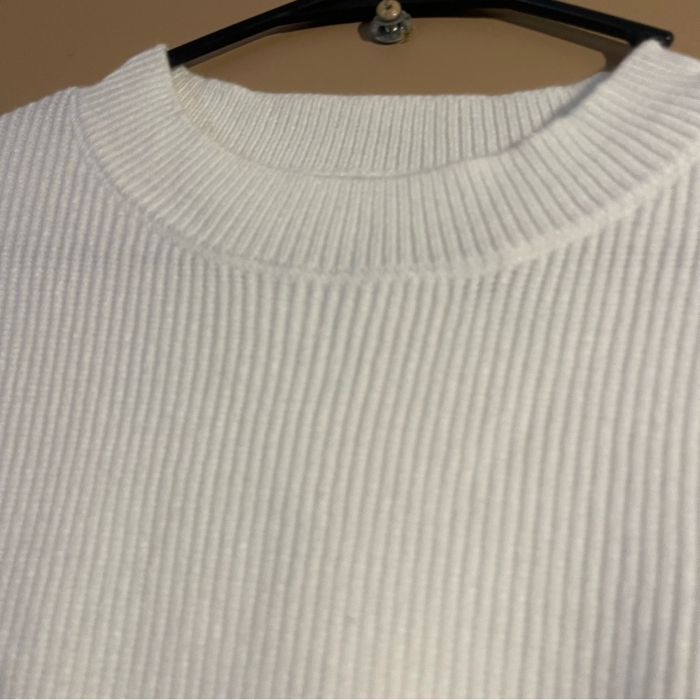 Beautiful White Ribbed Knit Sweater Size Small - Picture 5 of 7